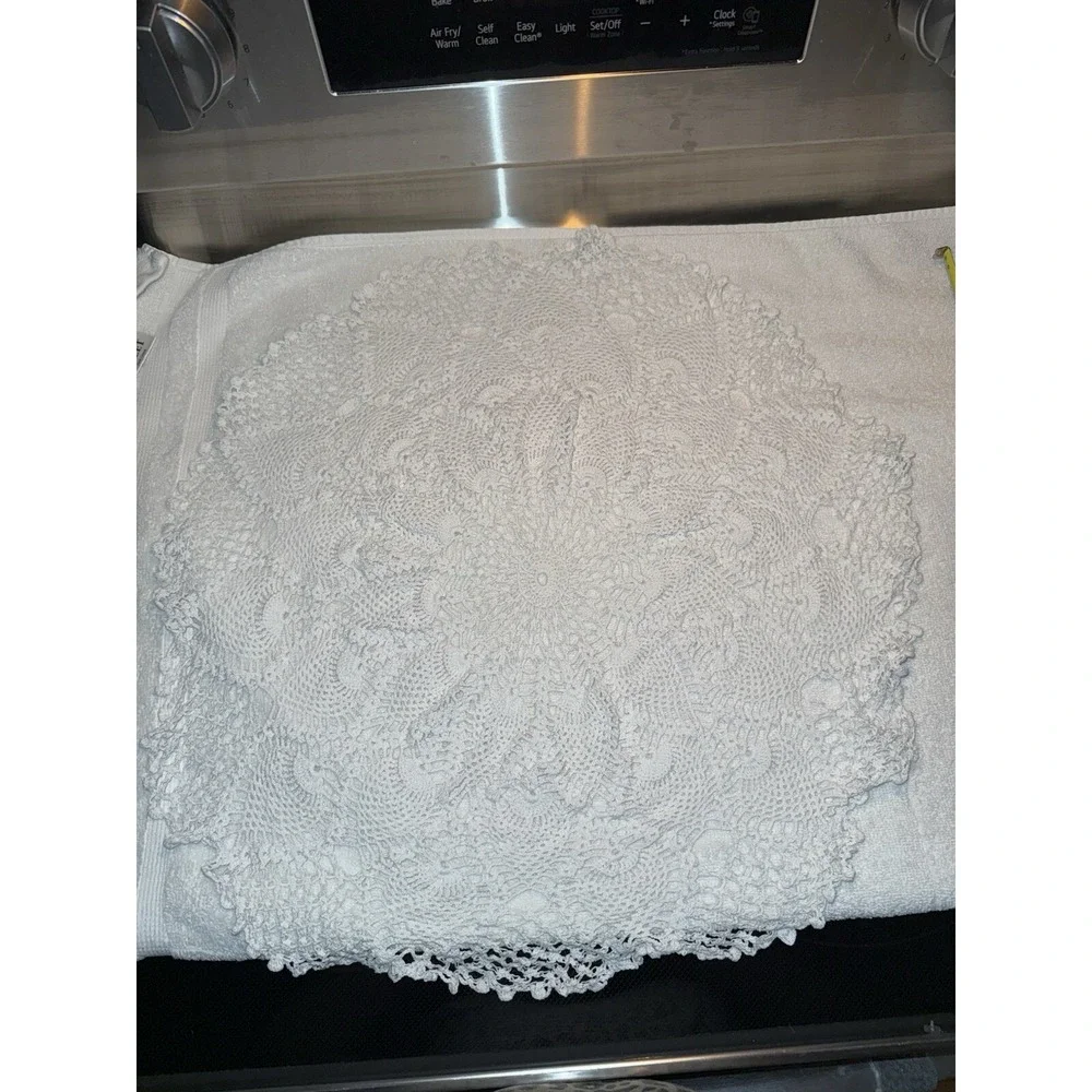 Vintage Doilies Lot Of 2 One Rectangular Dresser‎ Doily And One Large Round